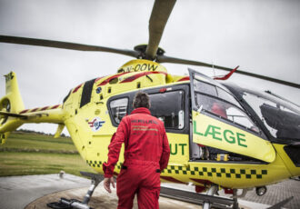 Akutlægehelikopteren: Norsk Luftambulanse klager over Danske Regioners valg af fransk helikopterfirma