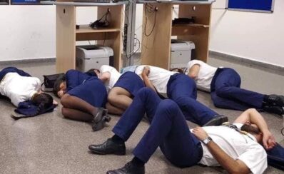 Ryanair fyrer seks ansatte efter protest-foto