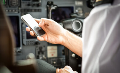 Piloter advares mod tankeløs brug af sociale medier