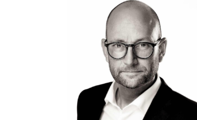 Spørgsmålene hagler ned over ministeren i flyvelæge-sagen: Skal piloterne virkelig selv betale?