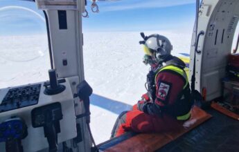 Kom med bagom tv-optagelserne på SAR-helikopteren i Grønland: ”Programmet har givet os en fælles stolthed over arbejdet”