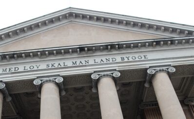Sag mod flyvelæge er trukket tilbage: Anklagemyndighed overvejer næste skridt