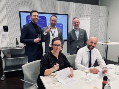 FPU-formand Thilde Waast underskriver kontrakt for CityJets piloter.
