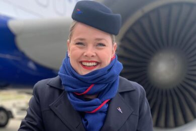 Sára var svejser og assistent på James Bond-film: I dag kæmper hun for de kabineansattes rettigheder på Færøerne