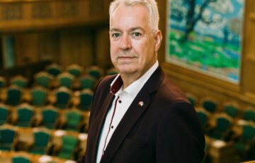 Moderaterne: Vil gøre det billigere at flyve til og fra Grønland og Færøerne