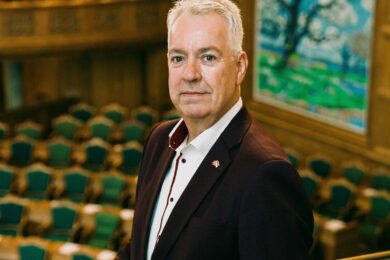 Moderaterne: Vil gøre det billigere at flyve til og fra Grønland og Færøerne