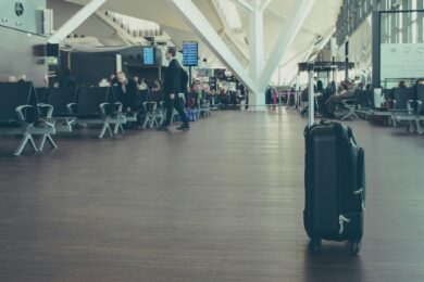 På trods af advarsler fra luftfartsbranchen vedtager EU nye passagerregler