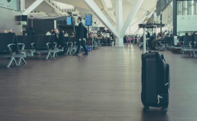 På trods af advarsler fra luftfartsbranchen vedtager EU nye passagerregler